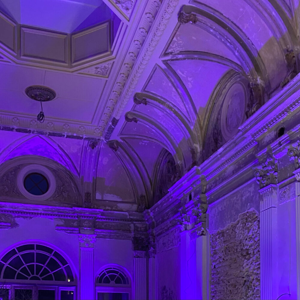 Illuminiertes Gewölbe des SaalX, Krefeld, © Reinhold Janowitz