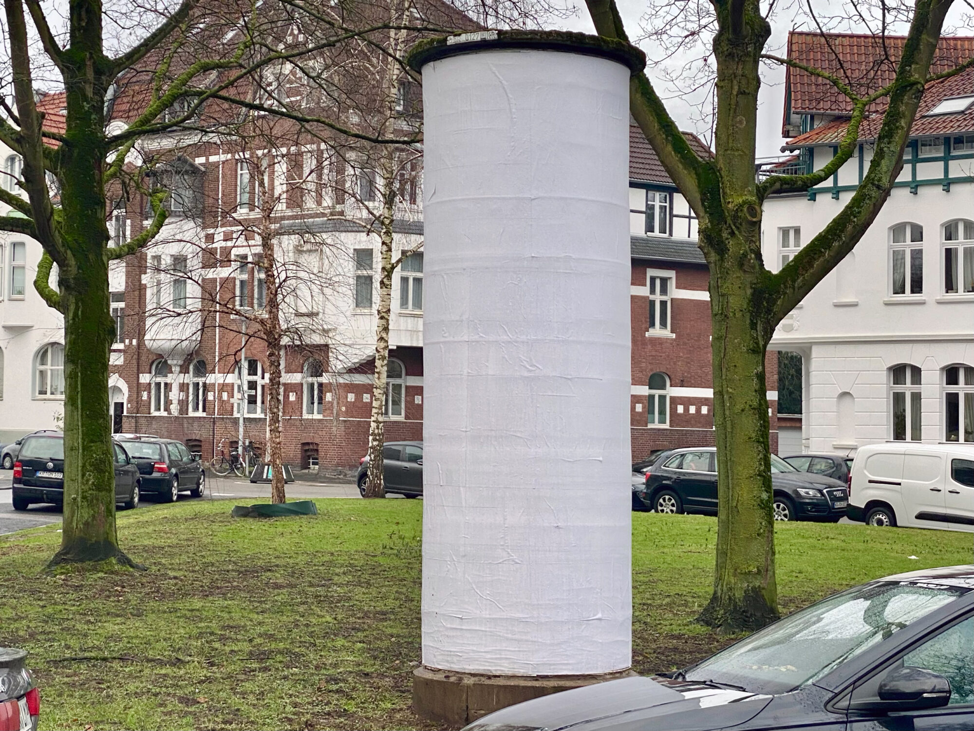 Leere Kultursäule am Platz Goethestraße, Krefeld, © Reinhold Janowitz