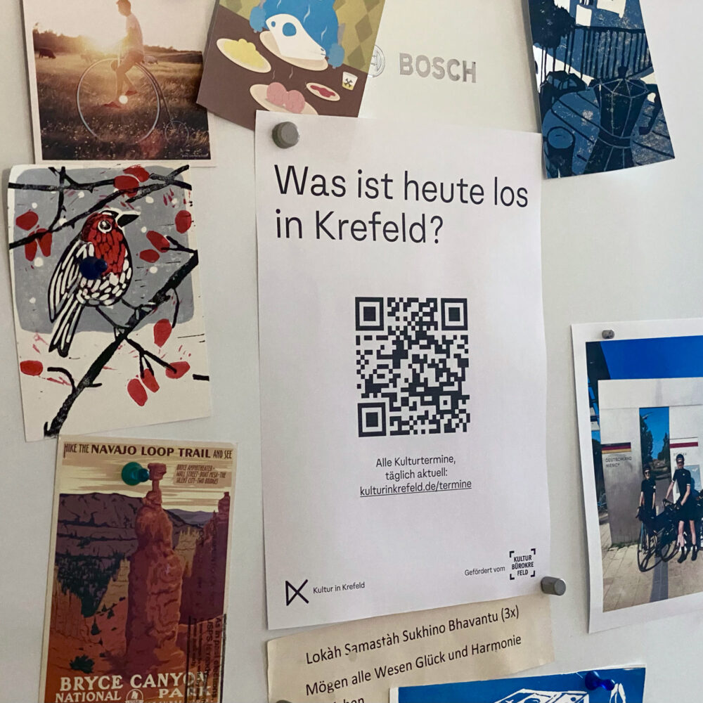 QR-Code kulturinkrefeld.de/termine am Kühlschrank