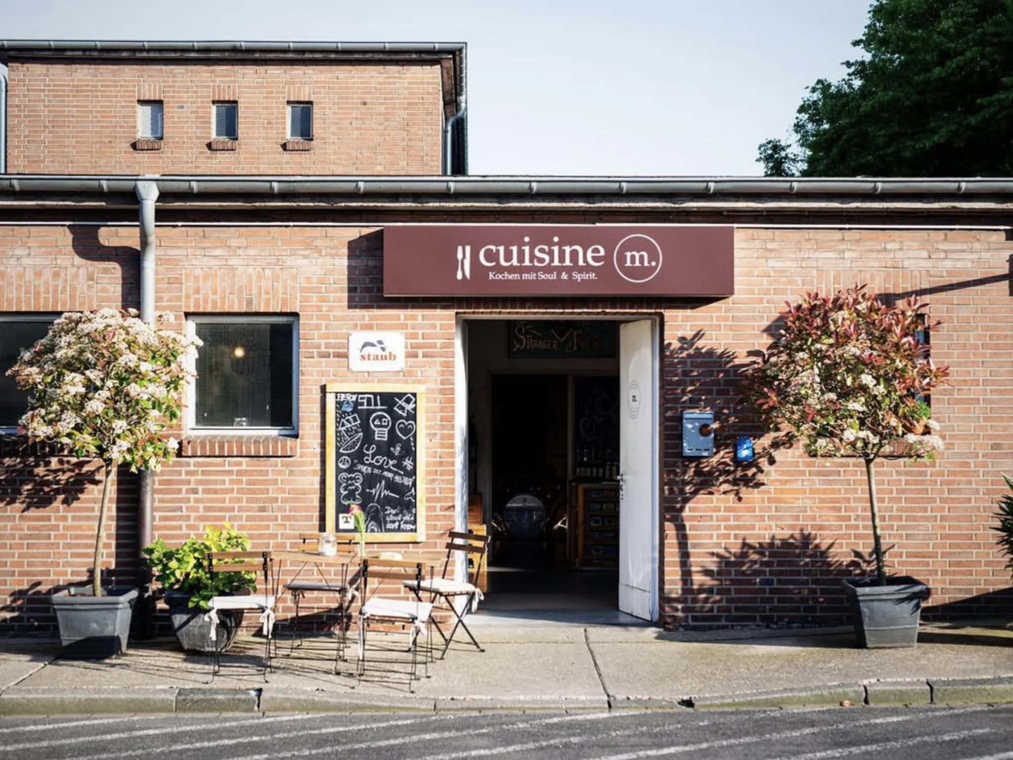 EIngang der cuisine m. von Michael Uhlemann zwischen Kulturfabrik und Schlachthof Krefeld
