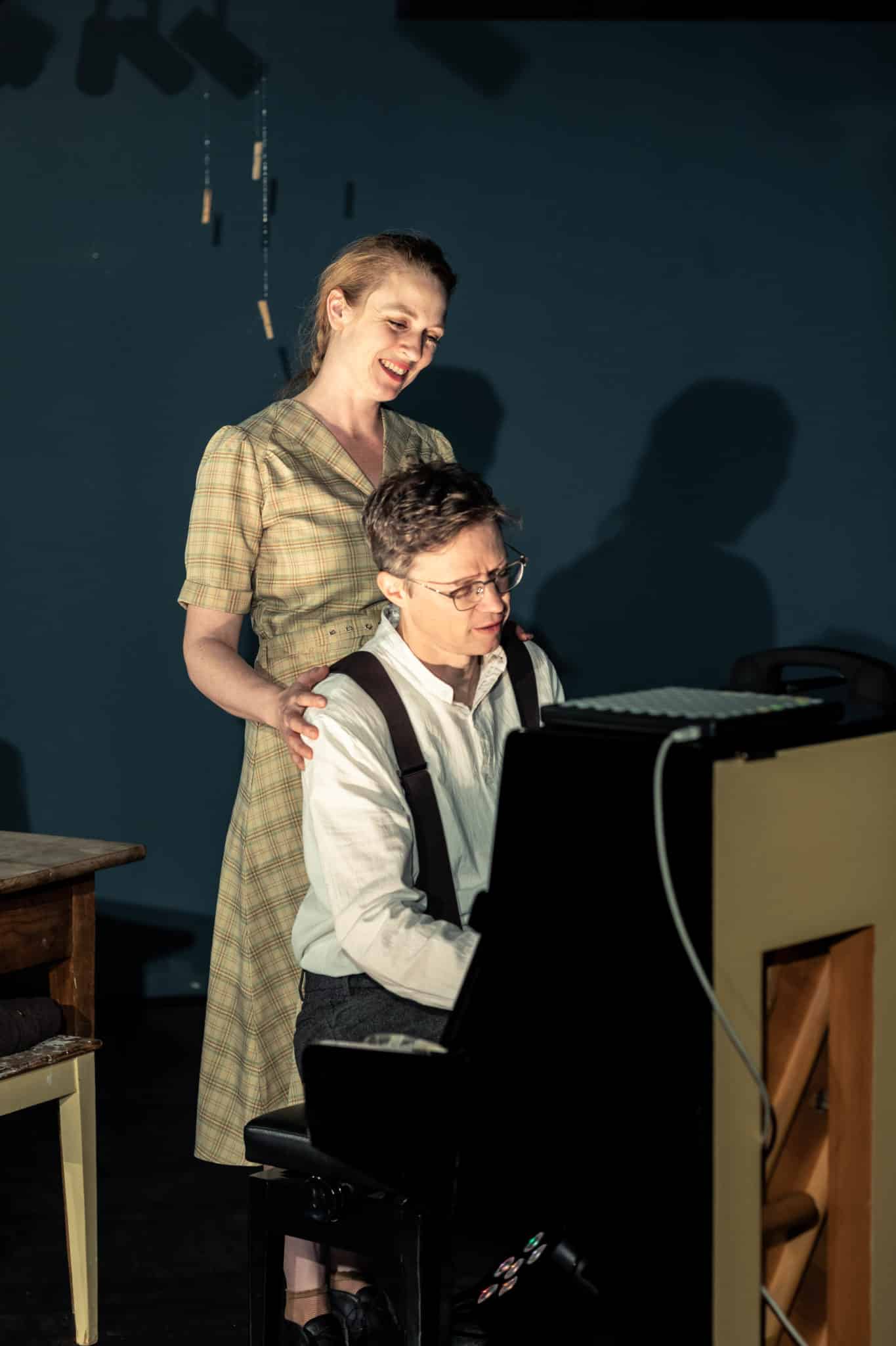 Duett zu Dritt   –   „Bonhoeffer – Tragik einer Liebe“