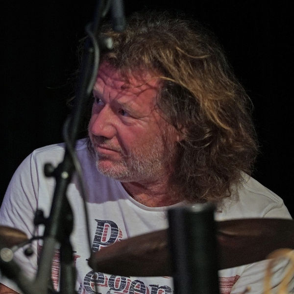 ANDY PILGERS FUNKY FRIDAY – feat. Daisiana