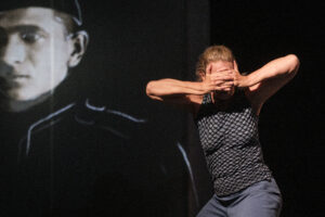 lautLOS . 6 – Begehbare Tanzinstallation in den Räumen der Villa Merländer